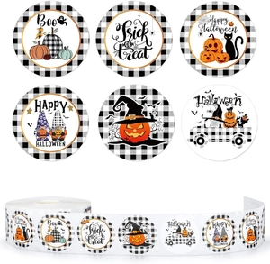 Vista dettagliata di sei disegni di adesivi di Halloween con zucca e fantasma in rotolo