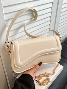 Sac Sous le Bras en Cuir PU Haut de Gamme pour Femmes Mode Rabat Ondulé Sac à Épaule Avec Chaîne Dorée Vintage Sac Bandoulière