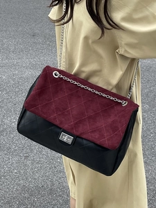 Large quilted chain tote bag in burgundy suede and black leather with silver hardware