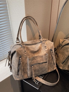 Borsa tote retrò marrone kaki in finto scamosciato con diverse tasche esterne con zip