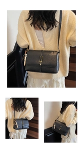 Détails d'un sac bandoulière noir avec texture cuir fine et boucle dorée avec breloque