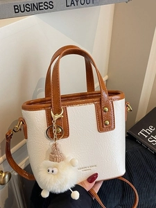 Fashion Crinkled PU Leather Bucket Bag For Women Trendy Contrast Color Handbag With Plush Sheep Charm Crossbody Bag Jewelry