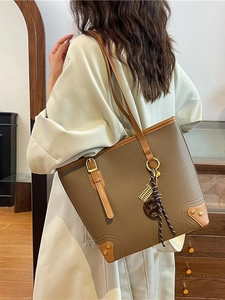 Brown lychee texture large capacity tote bag with decorative charm for women daily use