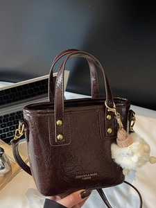 Fashionable dark brown patent leather bucket bag with retro wrinkled texture and fur charm