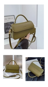 Détails du sac carré en cuir vert olive avec ferrures dorées et logo embossé
