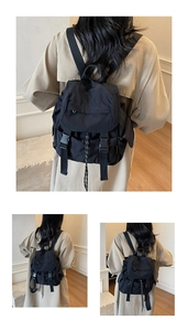 Detalle de mochila negra con cordón y hebillas en una modelo en un estudio de tono beige