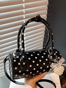Sac Boston à pois avec charm cœur en perles et nœud en dentelle, style élégant