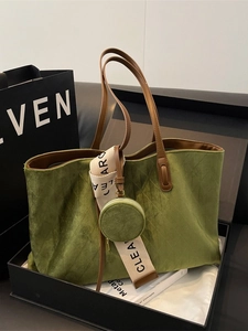 Women Fashion Velvet Quilted Tote Bag Large Capacity Suede Look Shoulder Bag With Round Purse Accessory Vintage Commuter Handbag