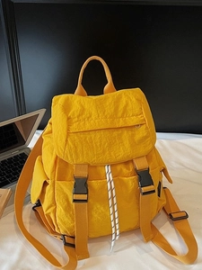 Mochila amarilla brillante minimalista con cordón para mujer en un estilo de campus