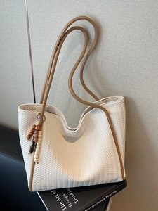 Damen Tragetasche Große Kapazität Gewebtes PU Leder Mode Pendeln Unterarmtasche Mit Perlenanhänger Weiches Leder Schultertasche