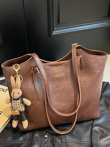 Women Vintage PU Leather Tote Bag Large Capacity Commuter Shoulder Bag With Plush Rabbit Pendant Solid Color Fashion Handbag