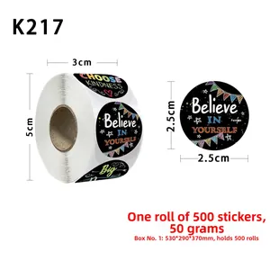 Détail du rouleau de 500 autocollants de motivation de 2,5 cm pour récompenses et déco