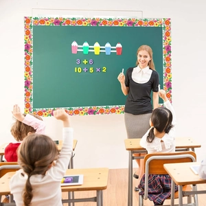 Pinnwand-Bordürenrollen mit tropischen Hibiskus- und Frangipani-Mustern für das Klassenzimmer