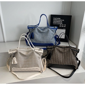 Retro gewebte Karo-Taschen in Blau, Creme und Schwarz mit Quasten und Metallnieten