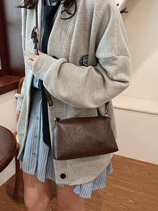 Retro deep brown large capacity faux leather crossbody bucket bag for women commuting