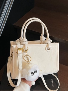 Sac Seau pour Femmes en Cuir PU Mode avec Poignée à Nœud Motif Marbré Pendentif Peluche Sac à Bandoulière Main Décontracté Quotidien
