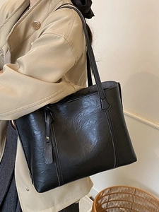 Grand sac cabas vintage en cuir plissé noir pour femme, porté épaule décontracté