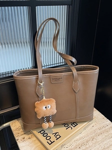 Sac Cabas Femme Grande Capacité en Cuir PU Vintage Avec Pendentif Monstre en Peluche Sac à Épaule Surpiqûres Contrastées Mode Bureau