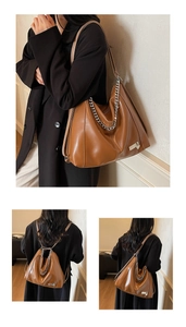 Détail du sac cabas en cuir marron avec chaîne argentée et bretelles de sac à dos