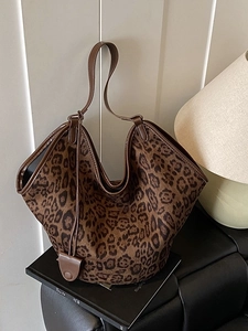 Retro leopard print tote bag with large capacity and shoulder straps for women
