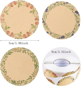 Détail d'autocollants kraft ronds montrant des diamètres de 5cm et 9cm avec couronnes
