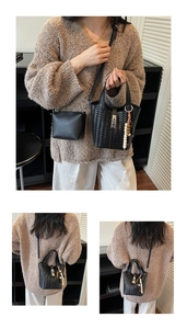 Détails du sac seau tressé noir avec fermoir métallique et perles de couleur