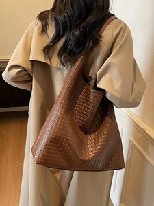 Brown woven leather tote bag with a minimalist retro design and large capacity