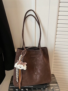 Vintage PU Leather Tote Bag Large Capacity Shoulder Bag With Plush Dog Keychain For Women Casual Daily Office Work Bag