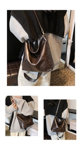 Détail du sac seau en cuir ciré vintage avec bandoulière large imprimée bohème