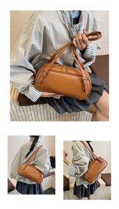 Détail d'un sac baguette marron vintage avec boucles dorées et bandoulières ajustables