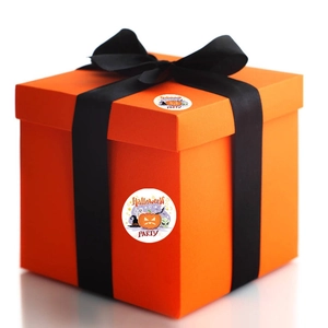 500pcs Halloween party stickers with pumpkin and ghost motifs on orange gift boxes