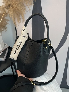 Sac Seau Rétro en Cuir PU pour Femmes Sac à Main Patchwork de Couleur Contrastée Avec Écharpe en Satin Décorative