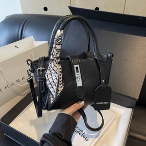 Ensemble de Sac Seau pour Femmes en Cuir PU Avec Foulard en Soie Imprimé Élégant Sac Bandoulière Avec Serrure en Métal Sac à Main