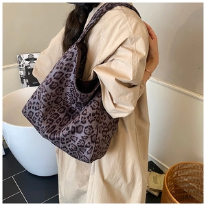 Close-up of vintage leopard print large capacity shoulder bag on model arm