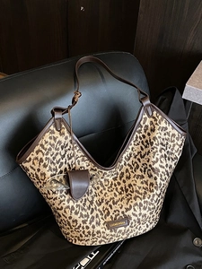 Fashion Women PU Suede Large Tote Bag Trendy Leopard Print Shoulder Bag Elegant Hobo Commuter Handbag