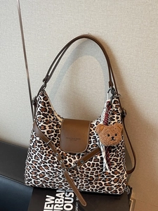 Women Large Capacity Leopard Print Hobo Bag PU Leather Casual Shoulder Crossbody Bag With Removable Plush Bear Charm