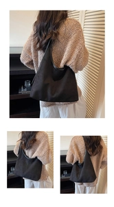 Vue détaillée du grand sac cabas noir avec texture mate et bandoulières résistantes