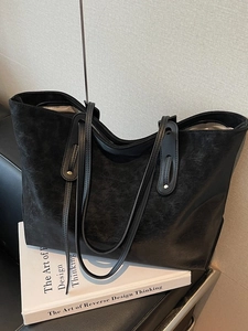 Classic black vintage oil wax leather tote bag with dual shoulder straps for commute