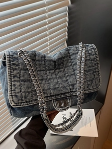 Women Fashion Denim Quilted Shoulder Bag Large Capacity Chain Tote Bag Street Style Vintage Distressed Metal Lock Handbag