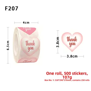 Dettaglio adesivi Thank You cuore rosa sfumato, misura 3,8x3,8 cm e 500 pezzi per rotolo