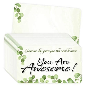 Dettaglio di biglietti motivazionali con design eucalipto e scritta You Are Awesome