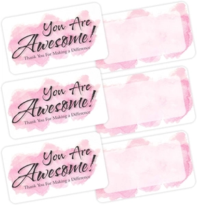 Dettaglio di etichette premio acquerello rosa con messaggio motivazionale 'You Are Awesome'