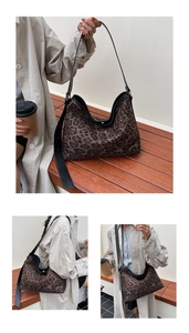 Dettaglio della borsa hobo leopardata con tracolla nera larga e consistenza morbida