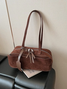 Women Vintage Suede Shoulder Bag Spacious Retro Boston Handbag Minimalist Solid Color Zipper Closure With Leather Tassels