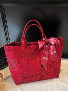 Rote Spitzentasche mit chinesischer Stickerei und Schleife mit Double Happiness