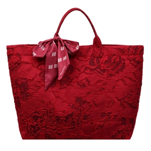 Elegante borsa tote rossa in pizzo floreale nuziale con nastro decorativo a fiocco