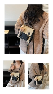 Détails du sac à dos vintage bicolore avec lettrage tendance et charm ours mignon