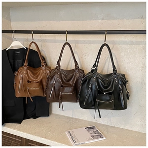 Vintage PU Leather Large Capacity Shoulder Bag For Women Retro Multi Zipper Tote Bag Tassel Commuter Handbag Crossbody Bag
