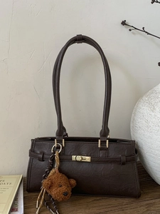 Retro PU Leather Tote Bag For Women Vintage Sophisticated Large Capacity Shoulder Bag With Bear Pendant Elegant Commute Bag