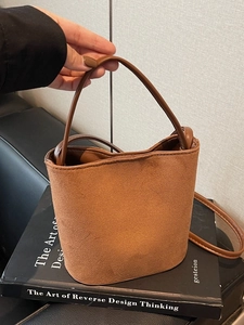 Sac seau vintage en daim marron givré avec bandoulière réglable pour femmes élégantes